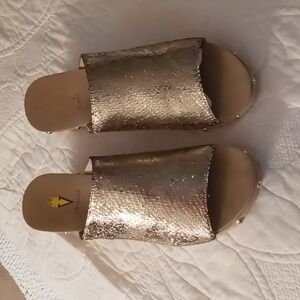 Volatile Gold Shoes sz 10